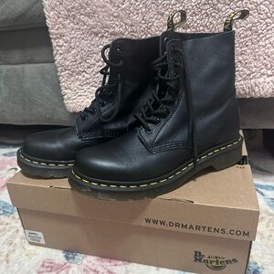 Like new Women’s size 7 Dr. Martens 1460 Pascal Black